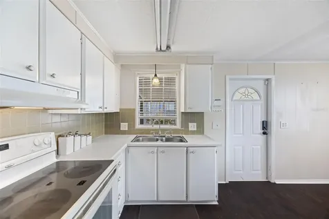 15601 Lakeshore Villa Loop Tampa FL 33613