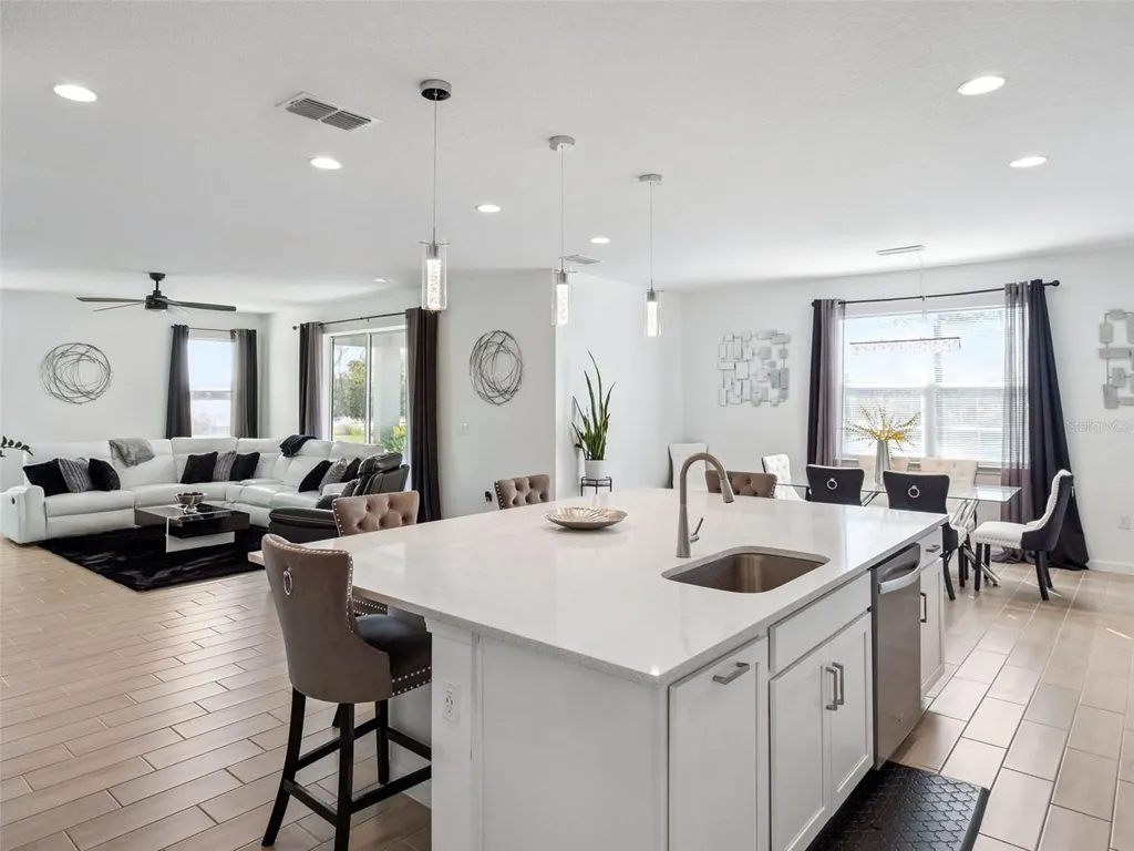 591 Via Bella Court Howey In The Hills FL 34737