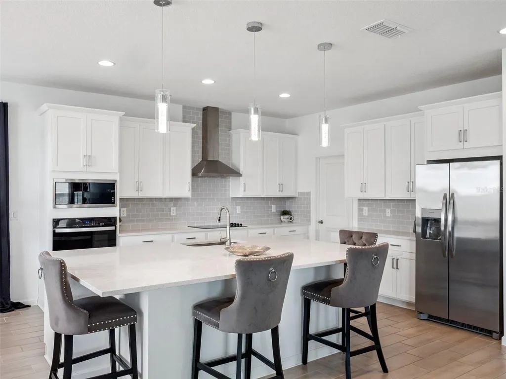 591 Via Bella Court Howey In The Hills FL 34737