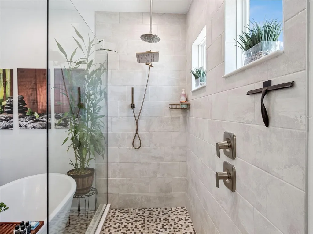591 Via Bella Court Howey In The Hills FL 34737