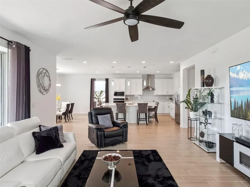 591 Via Bella Court Howey In The Hills FL 34737
