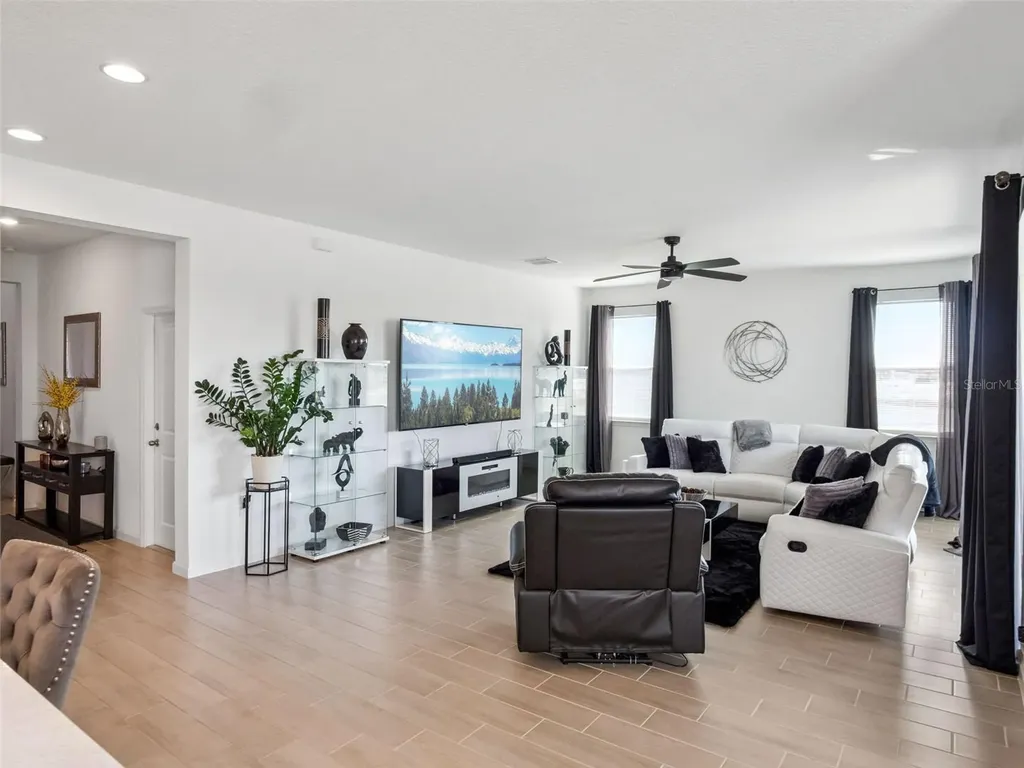 591 Via Bella Court Howey In The Hills FL 34737