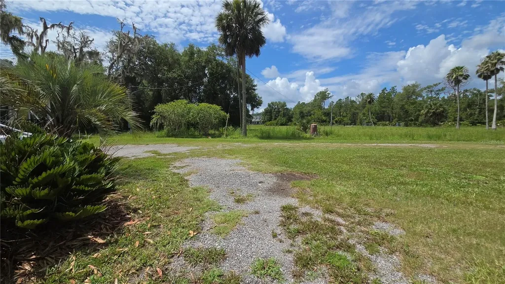 909 S County Road 3 Pierson FL 32180