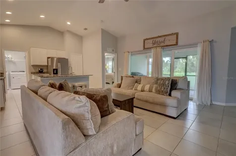 2713 Embassy Road North Port FL 34291