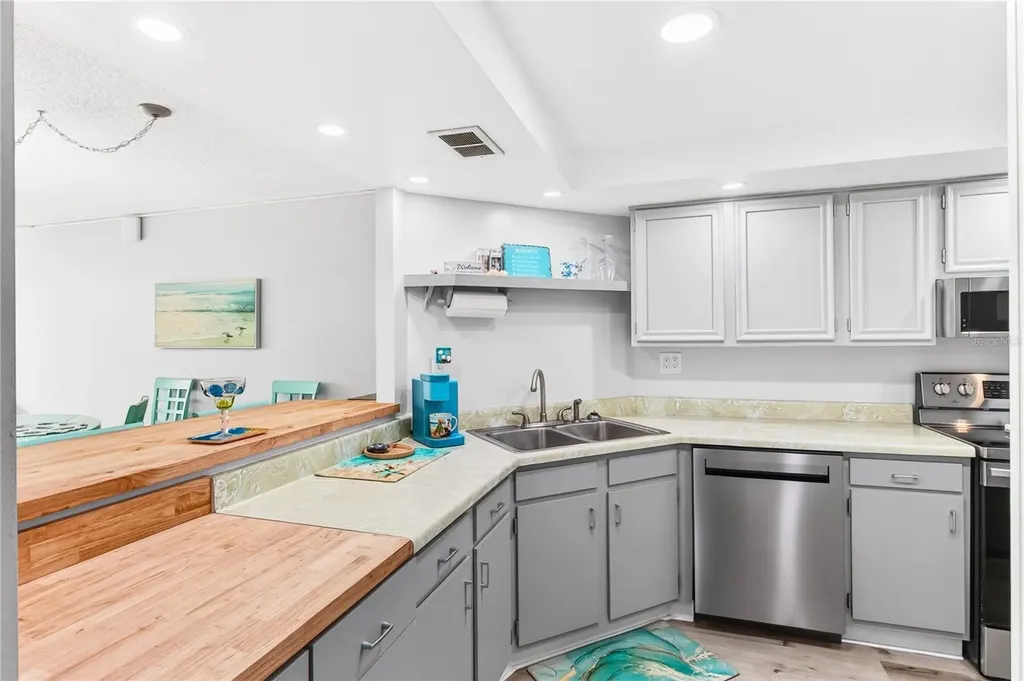 7400 Sun Island Drive S South Pasadena FL 33707