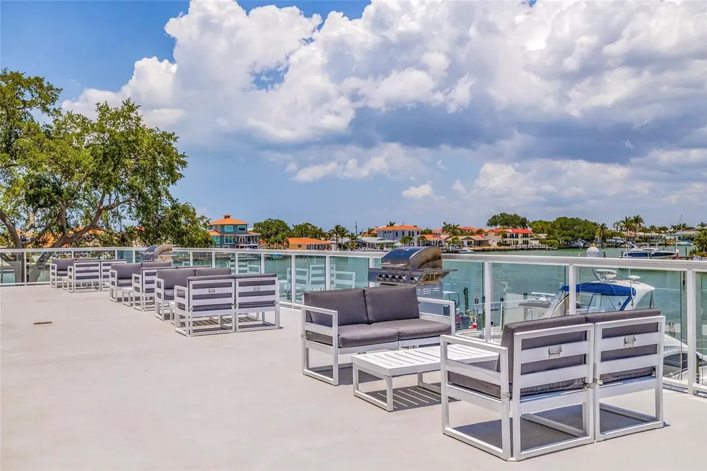 415 Island Way Clearwater Beach FL 33767