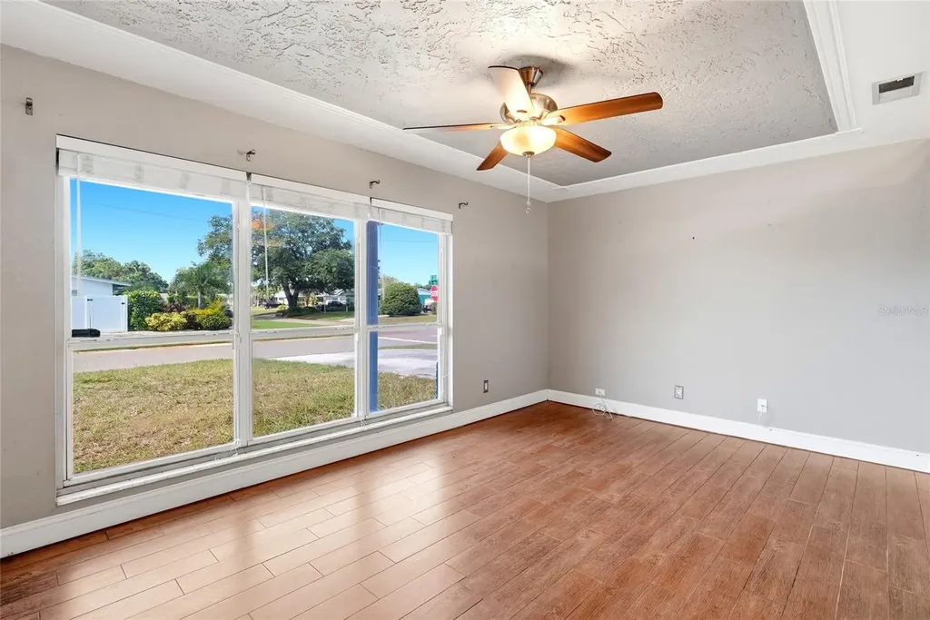 5697 33rd Avenue N St Petersburg FL 33710