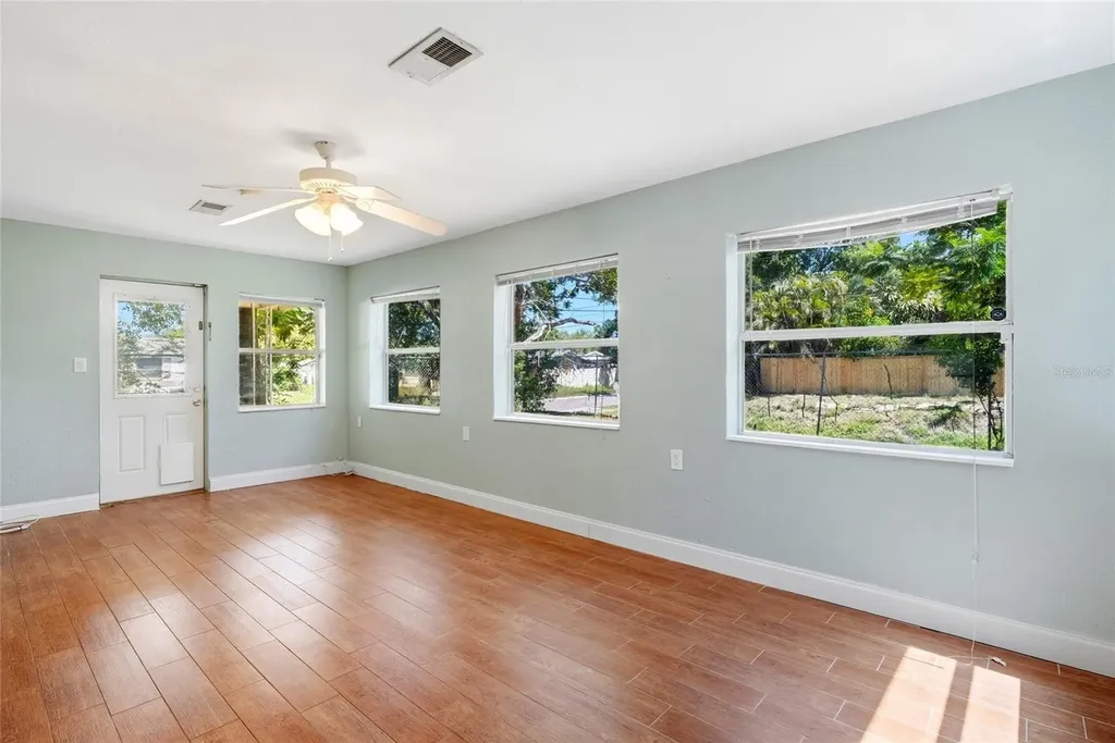 5697 33rd Avenue N St Petersburg FL 33710