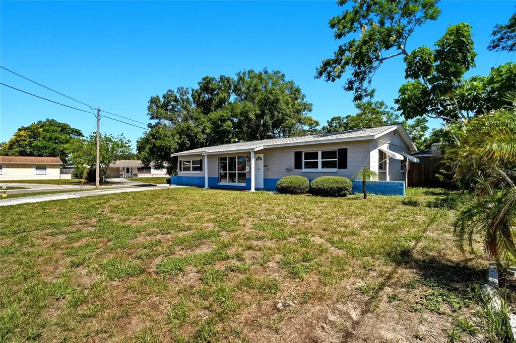 5697 33rd Avenue N St Petersburg FL 33710