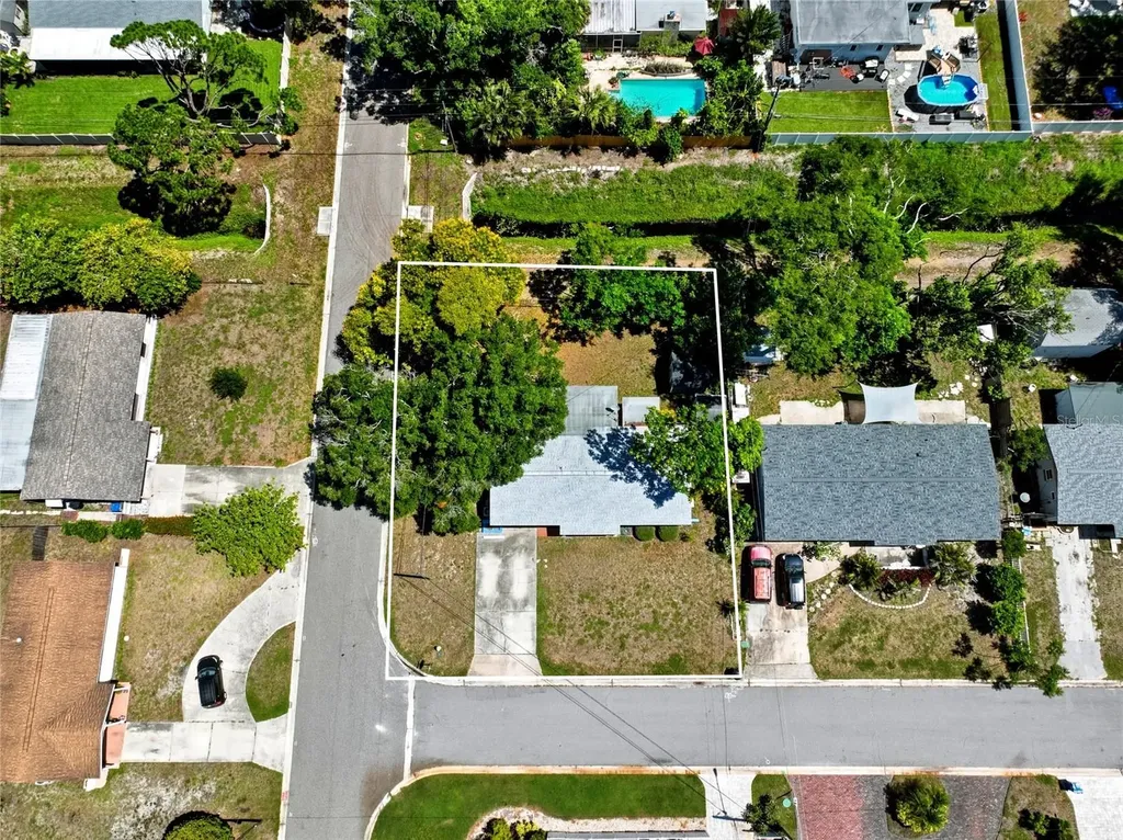 5697 33rd Avenue N St Petersburg FL 33710