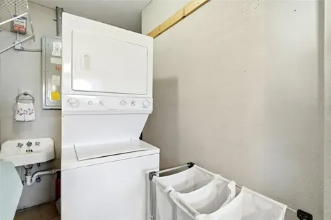 5697 33rd Avenue N St Petersburg FL 33710