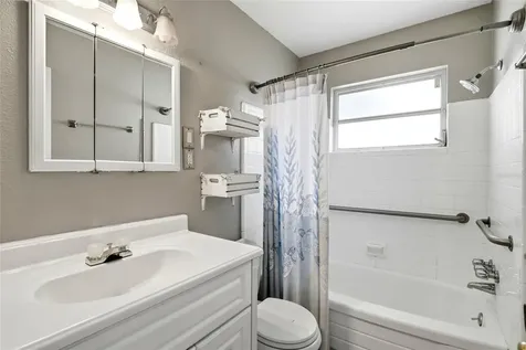 5697 33rd Avenue N St Petersburg FL 33710