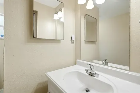 5697 33rd Avenue N St Petersburg FL 33710