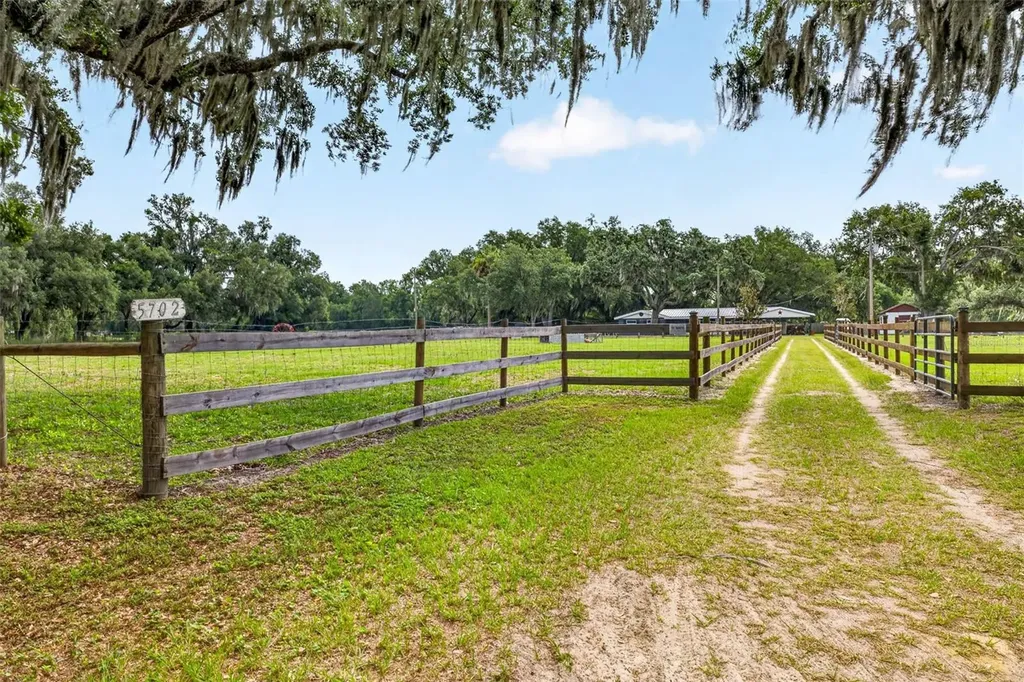 5702 Tindale Road Plant City FL 33565