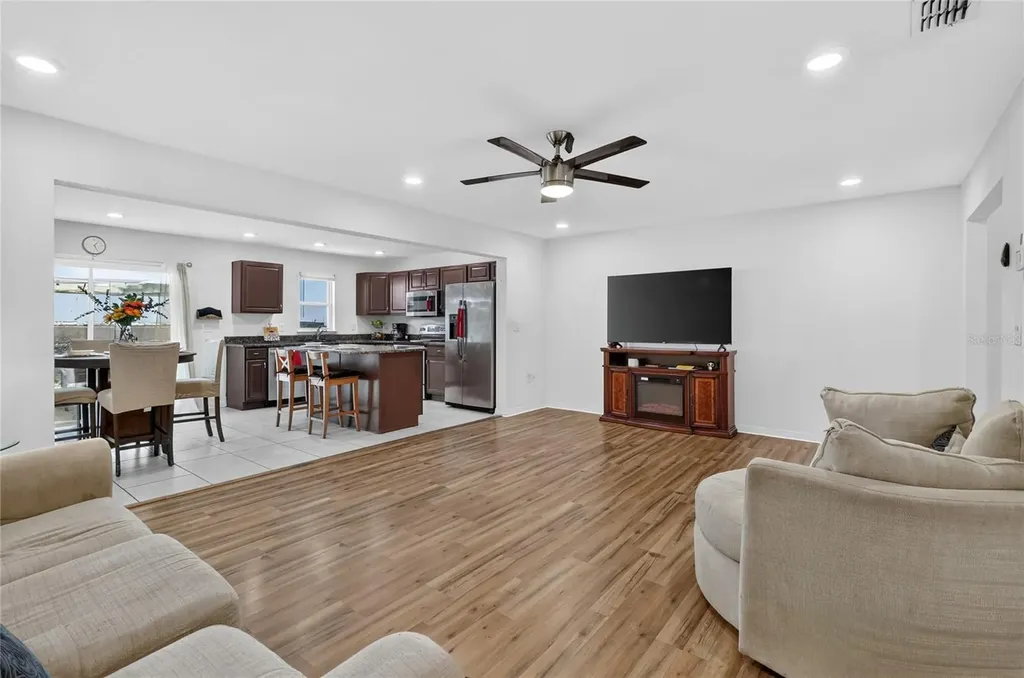 3747 Woodbury Hill Loop Lakeland FL 33810