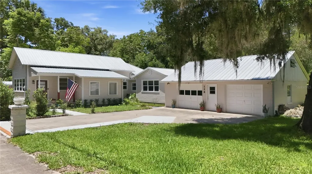 128 N Lakeview Drive Lake Helen FL 32744