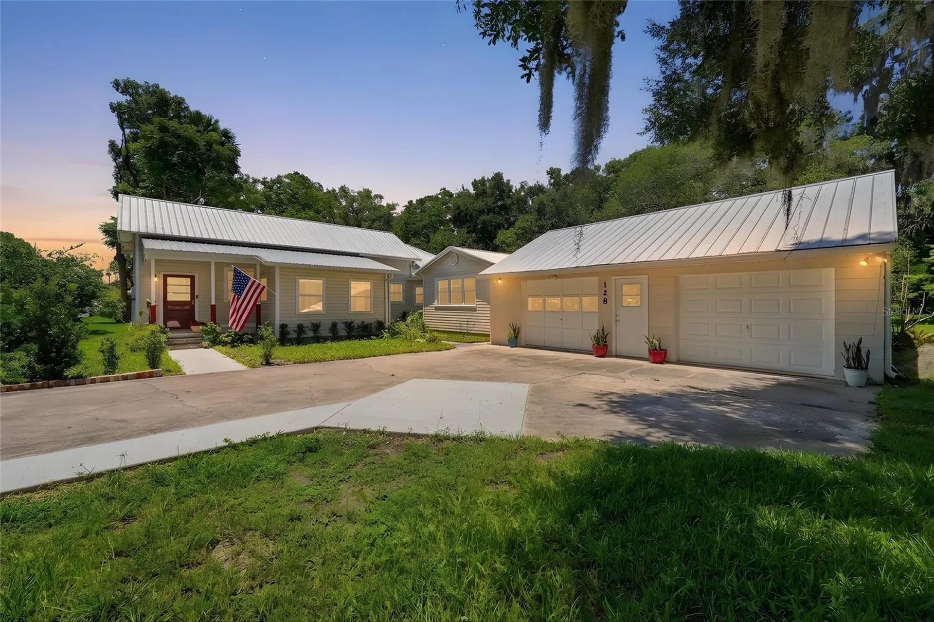 128 N Lakeview Drive Lake Helen FL 32744