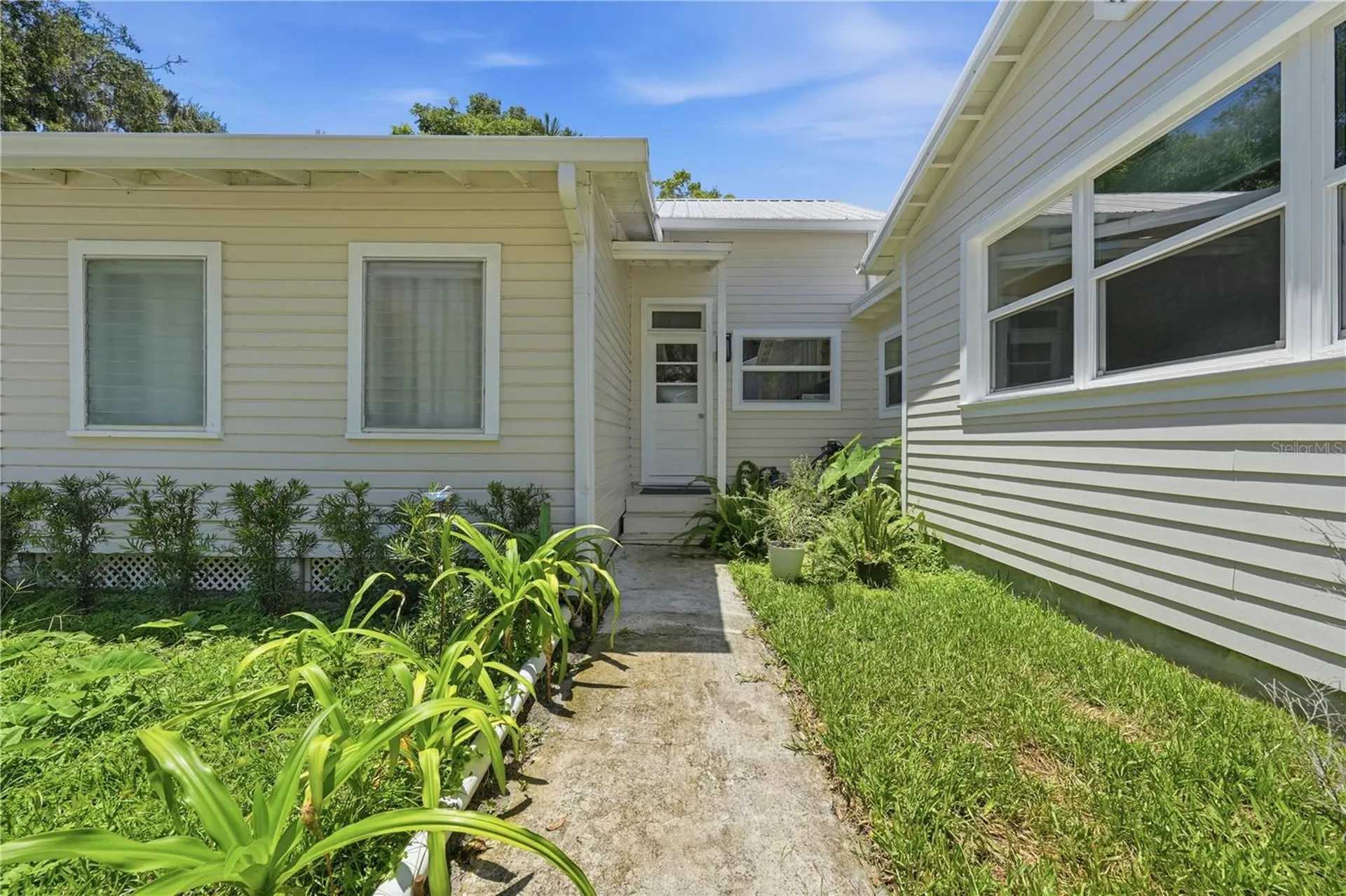 128 N Lakeview Drive Lake Helen FL 32744