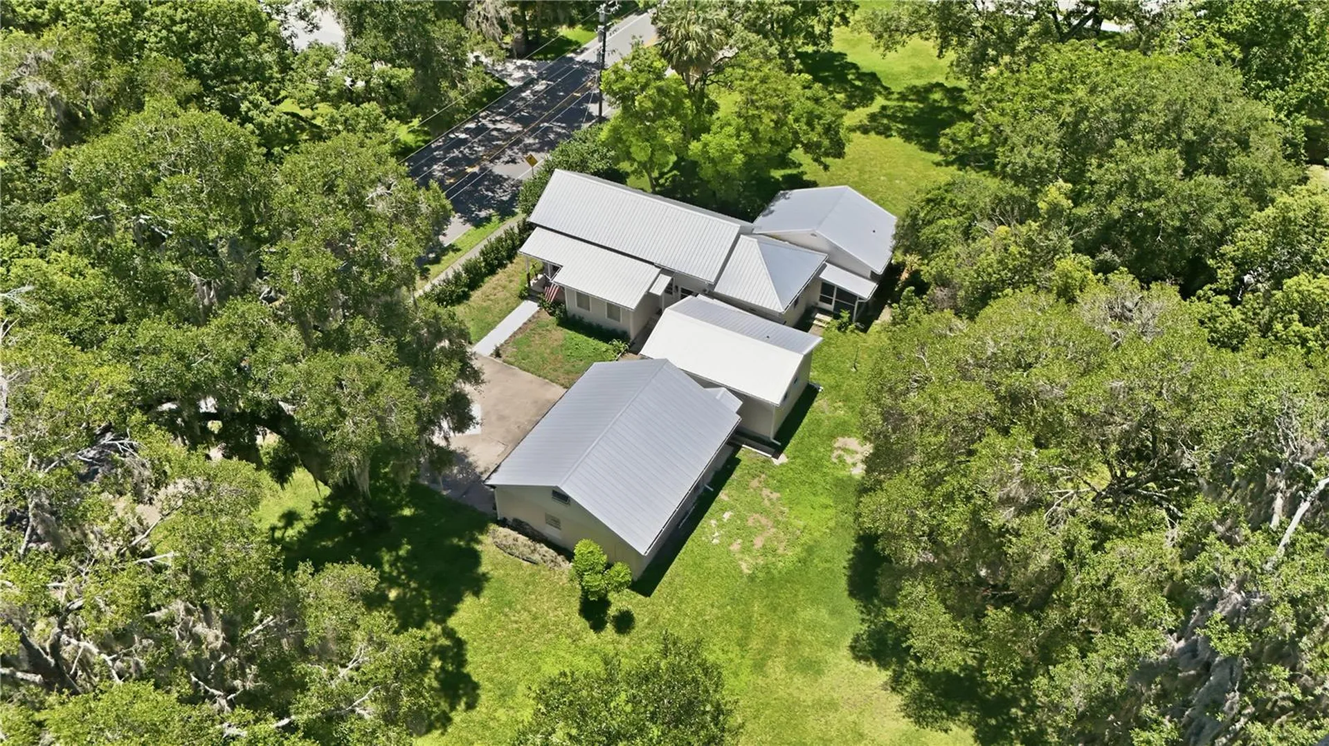 128 N Lakeview Drive Lake Helen FL 32744