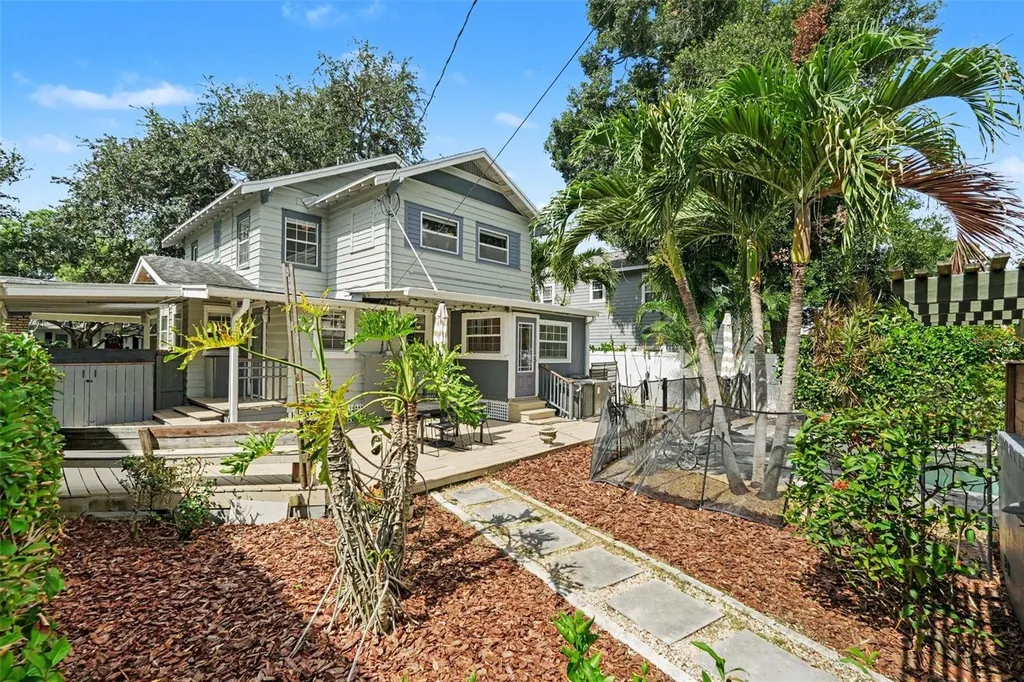 857 21st Avenue N St Petersburg FL 33704