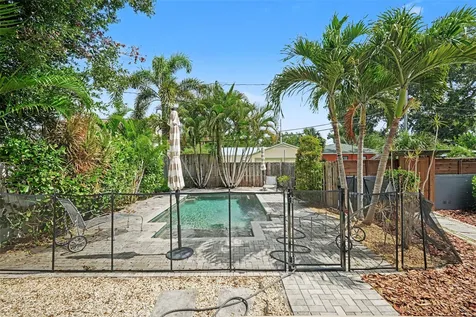 857 21st Avenue N St Petersburg FL 33704