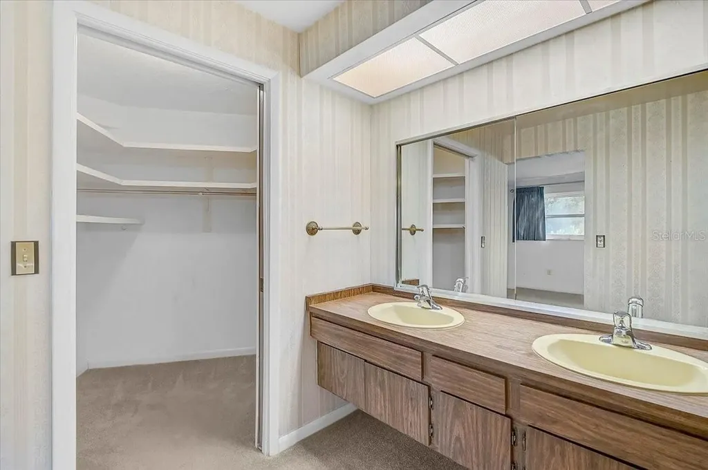 426 Whitfield Avenue Sarasota FL 34243