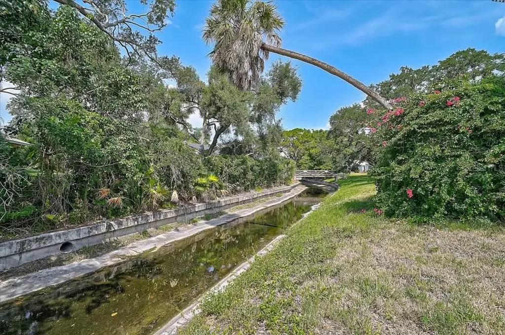 426 Whitfield Avenue Sarasota FL 34243