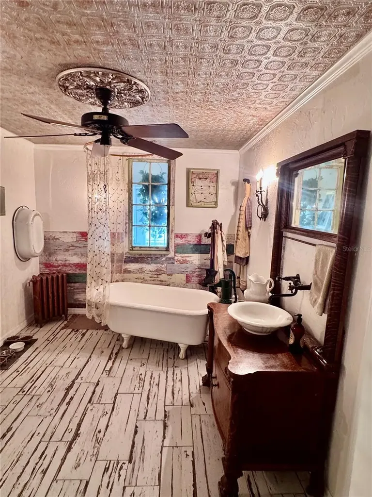 735 79th Circle S St Petersburg FL 33707