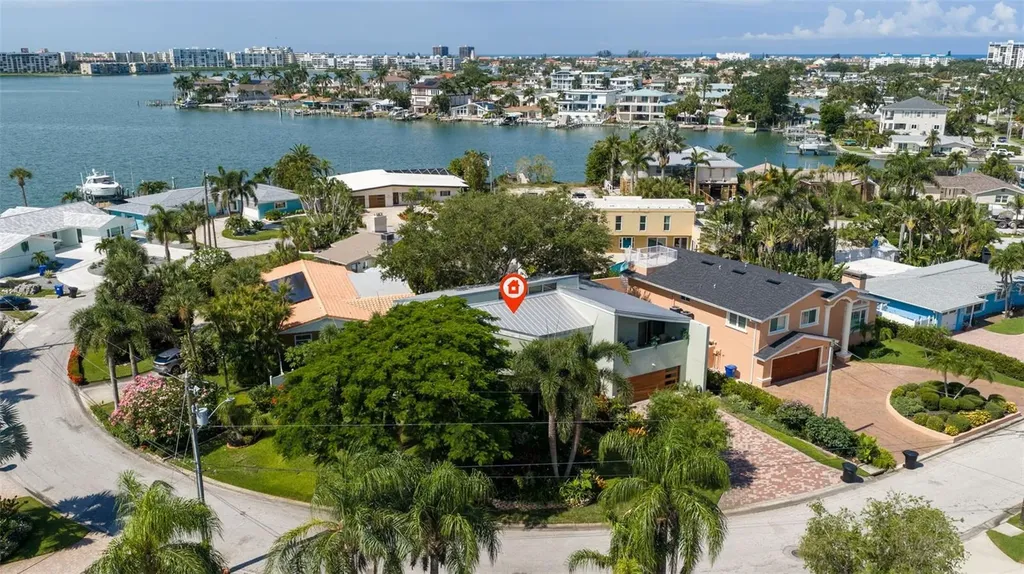 735 79th Circle S St Petersburg FL 33707