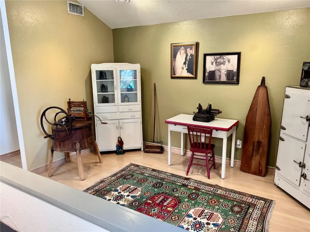 735 79th Circle S St Petersburg FL 33707