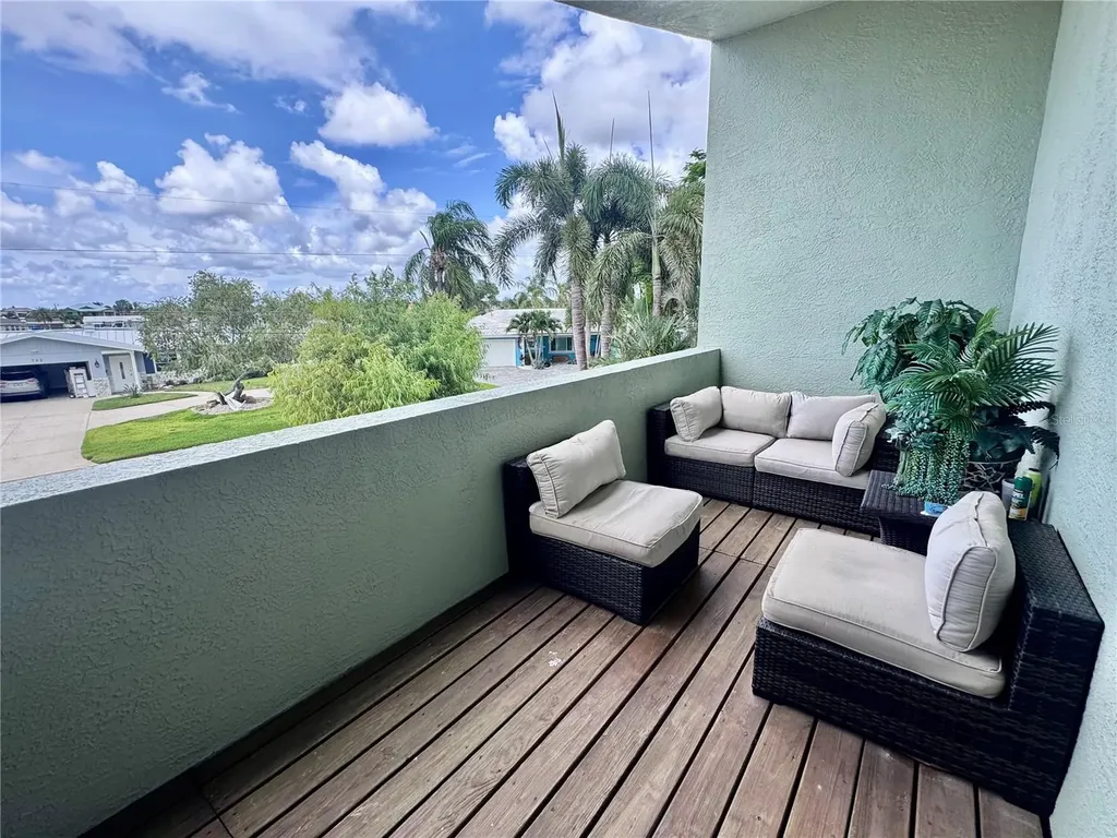 735 79th Circle S St Petersburg FL 33707