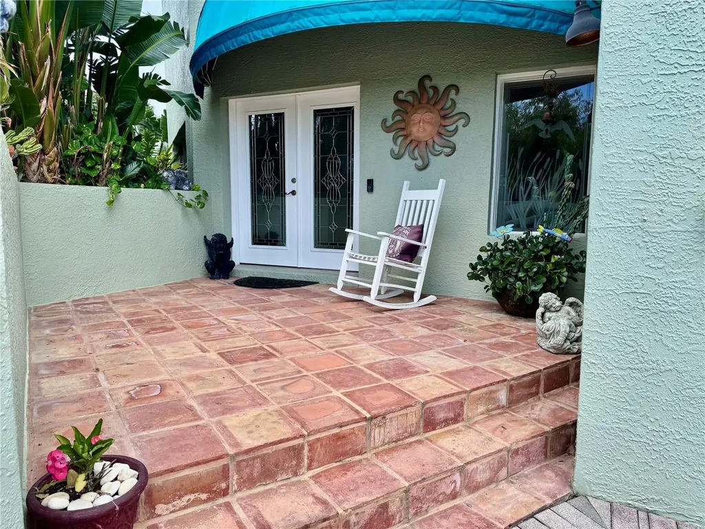 735 79th Circle S St Petersburg FL 33707