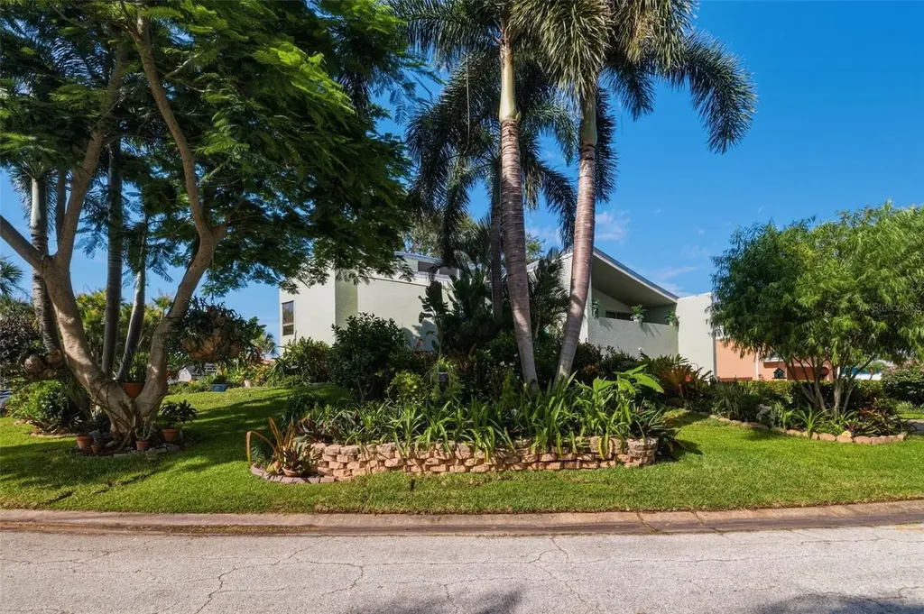 735 79th Circle S St Petersburg FL 33707