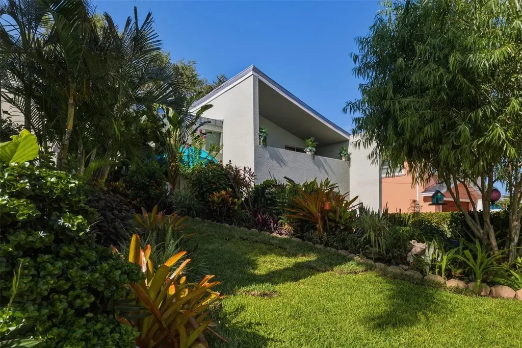 735 79th Circle S St Petersburg FL 33707