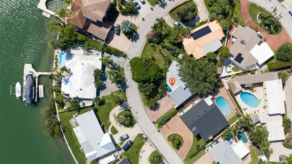 735 79th Circle S St Petersburg FL 33707