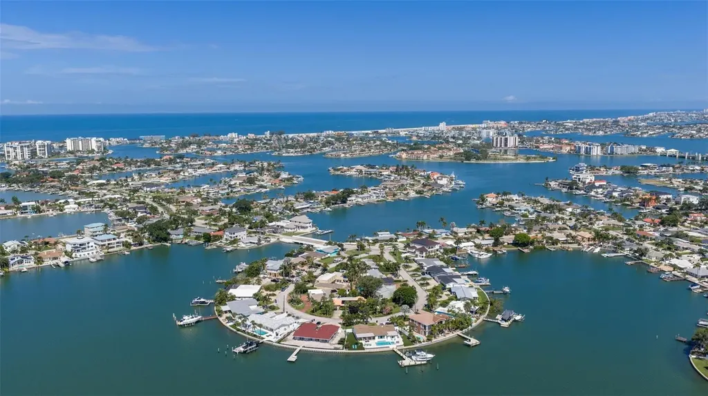 735 79th Circle S St Petersburg FL 33707