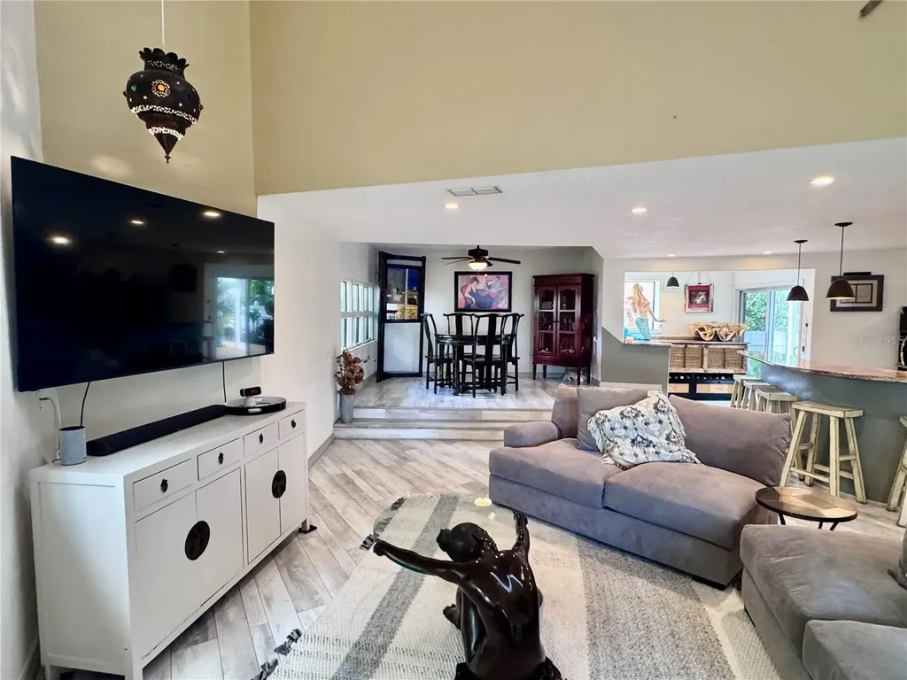 735 79th Circle S St Petersburg FL 33707