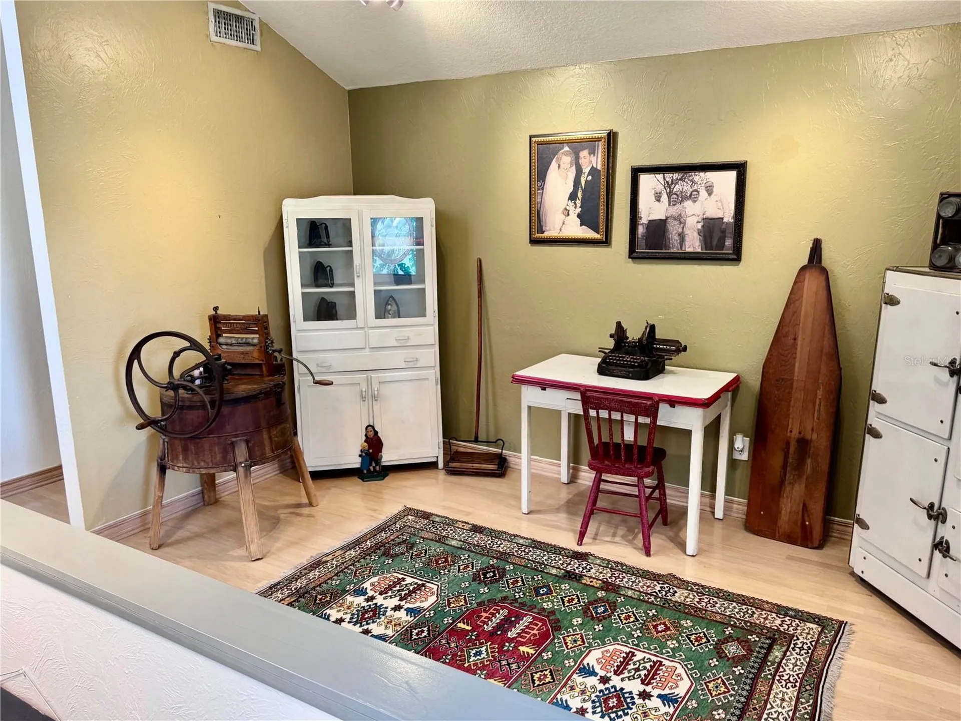 735 79th Circle S St Petersburg FL 33707