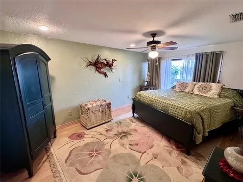 735 79th Circle S St Petersburg FL 33707