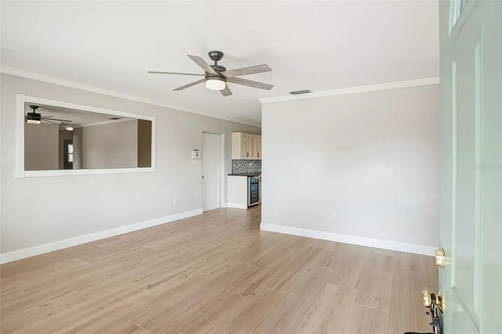 4200 Des Plaines Drive Sarasota FL 34233