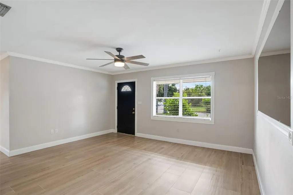 4200 Des Plaines Drive Sarasota FL 34233