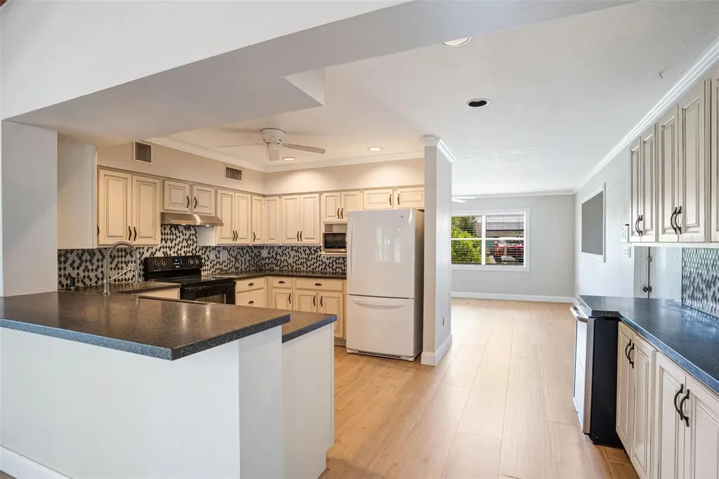 4200 Des Plaines Drive Sarasota FL 34233