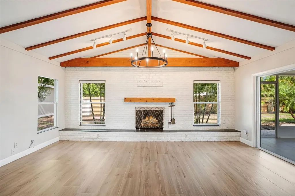 4200 Des Plaines Drive Sarasota FL 34233