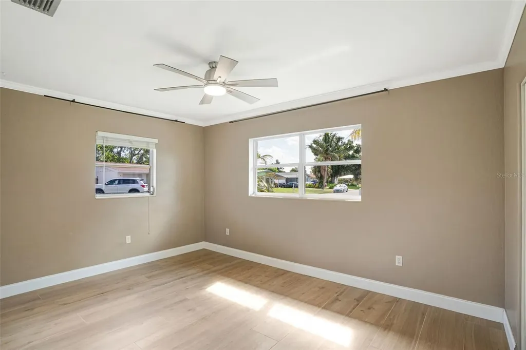 4200 Des Plaines Drive Sarasota FL 34233