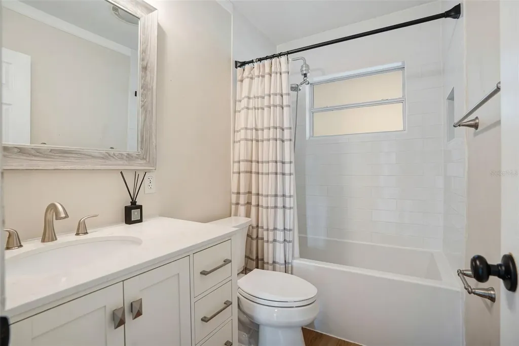 4200 Des Plaines Drive Sarasota FL 34233