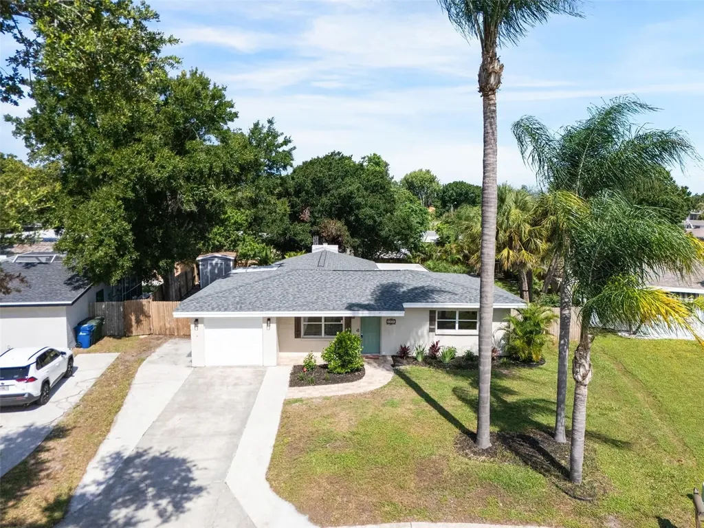 4200 Des Plaines Drive Sarasota FL 34233