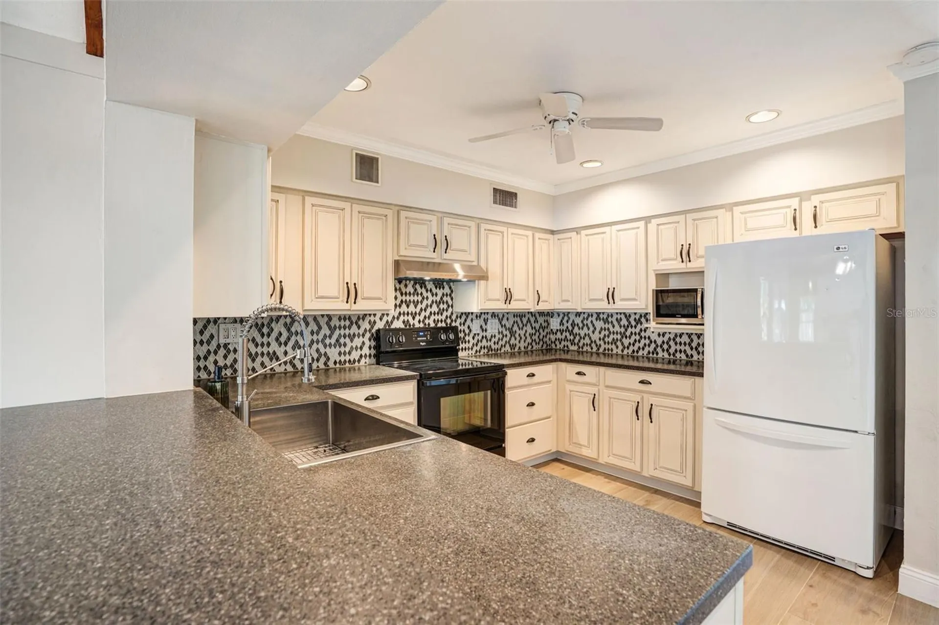 4200 Des Plaines Drive Sarasota FL 34233