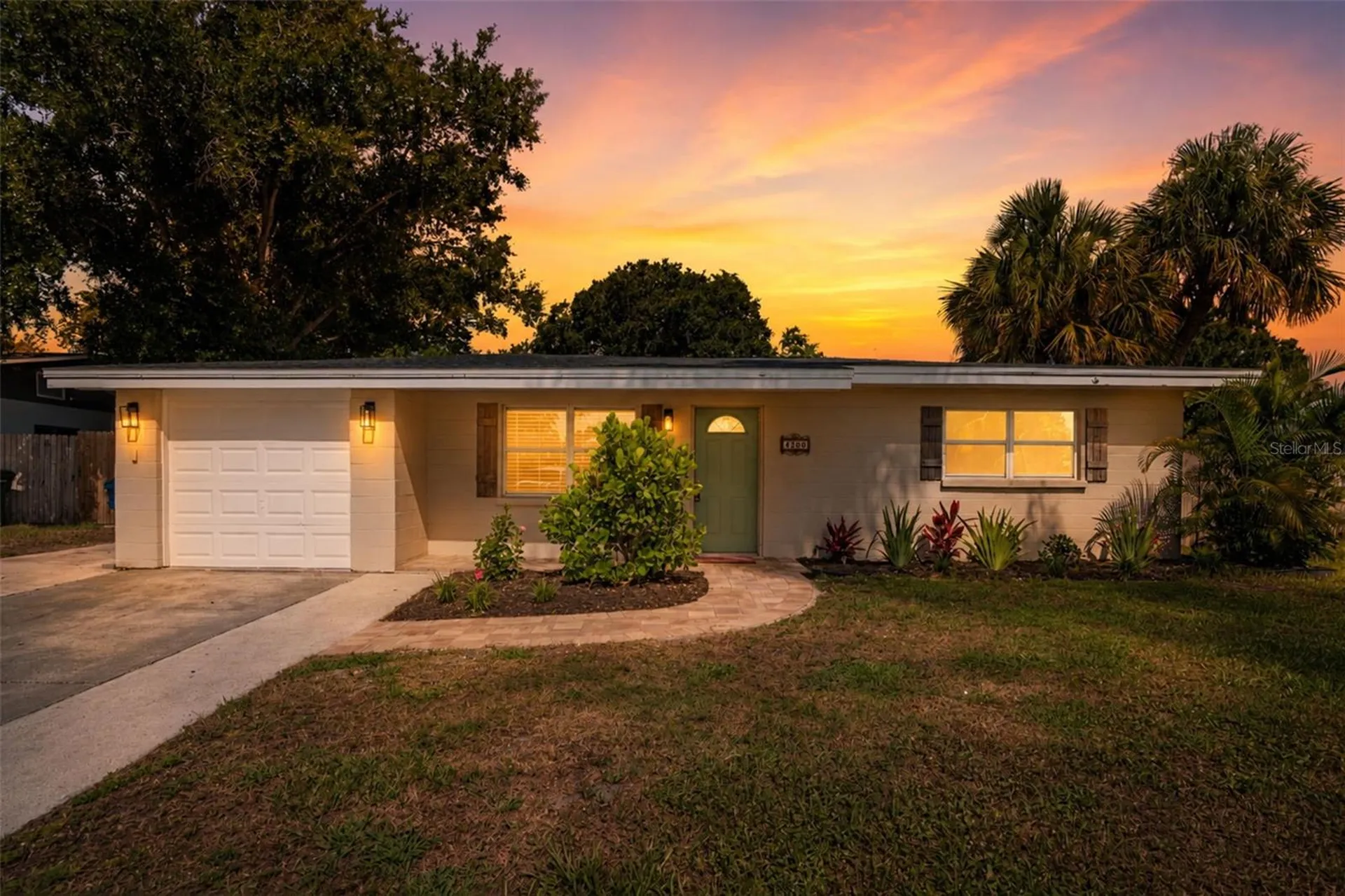 4200 Des Plaines Drive Sarasota FL 34233