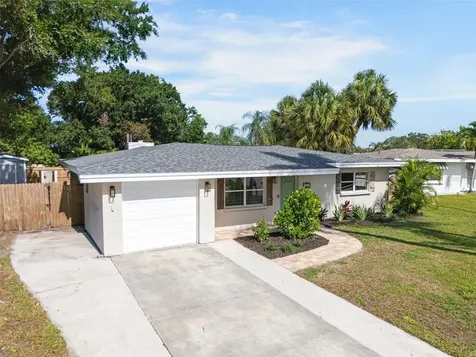 4200 Des Plaines Drive Sarasota FL 34233