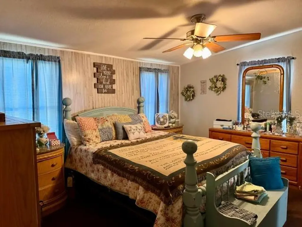 11340 SW 28th Way Webster FL 33597